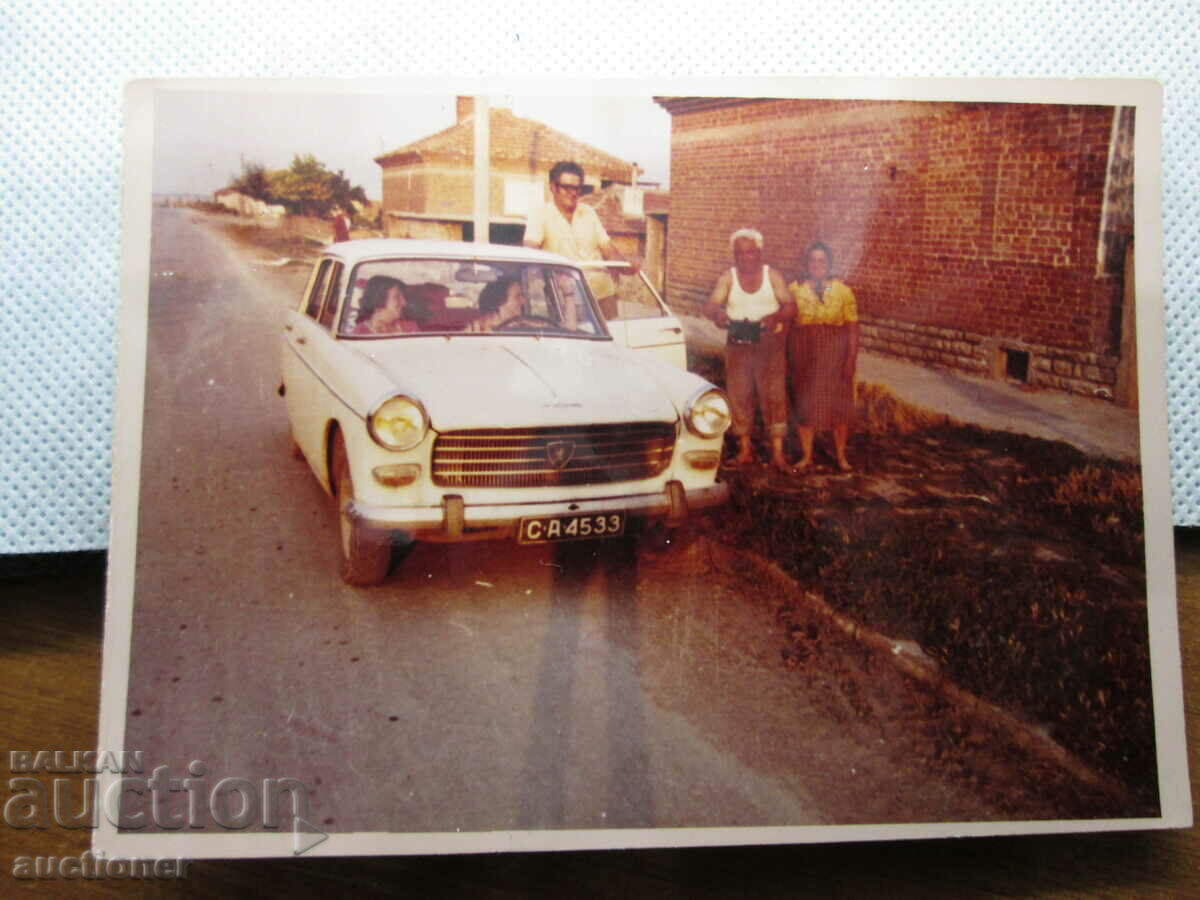 Auction OLD RETRO PHOTO PEUGEOT 404 Auction OLD RETRO PHOTO PEUGEOT 404