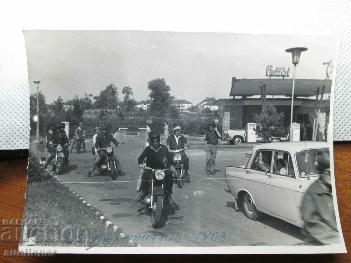 OLD RETRO PHOTO MOSKVITCH MOTORS -PETROL 1969 with price 30.00 BGN | € 15.34 OLD RETRO PHOTO MOSKVITCH MOTORS -PETROL 1969 with price 30.00 BGN | € 15.34
