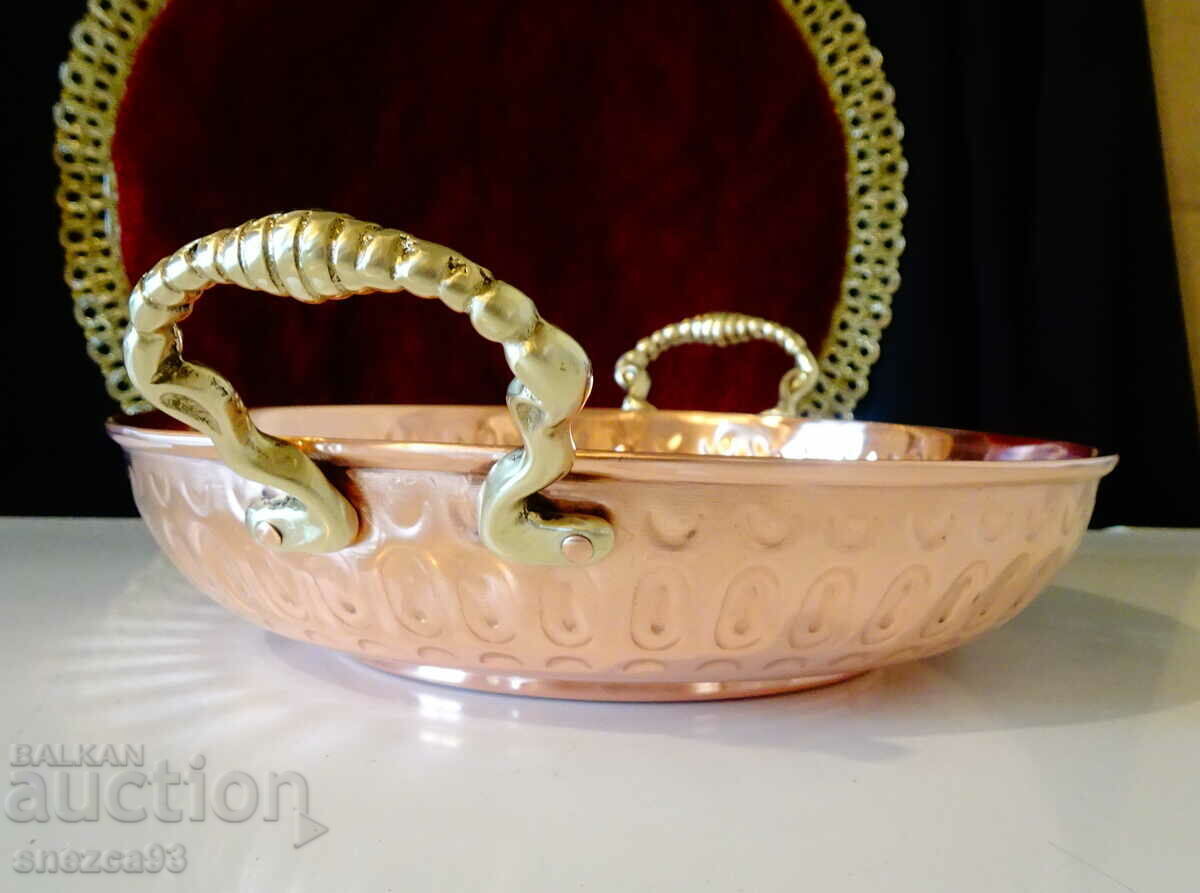 Auction Copper vessel, copper pan, bronze handles, relief. Auction Copper vessel, copper pan, bronze handles, relief.