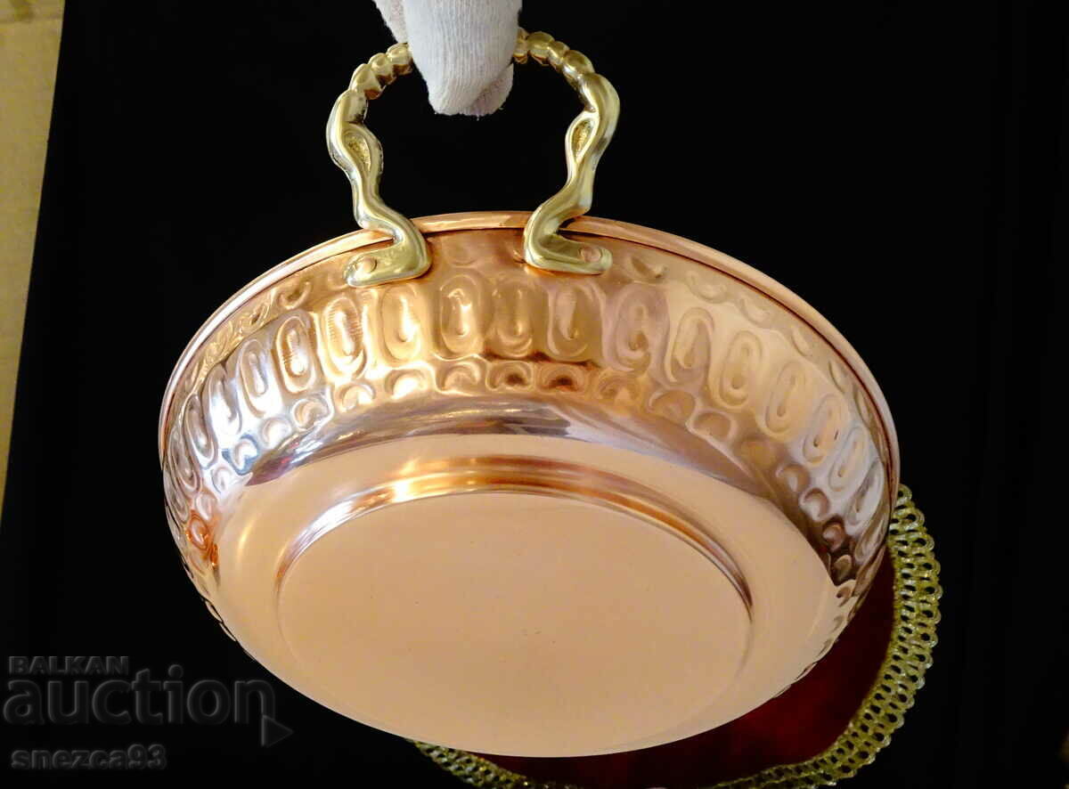 Copper vessel, copper pan, bronze handles, relief. - 7 Copper vessel, copper pan, bronze handles, relief. - 7