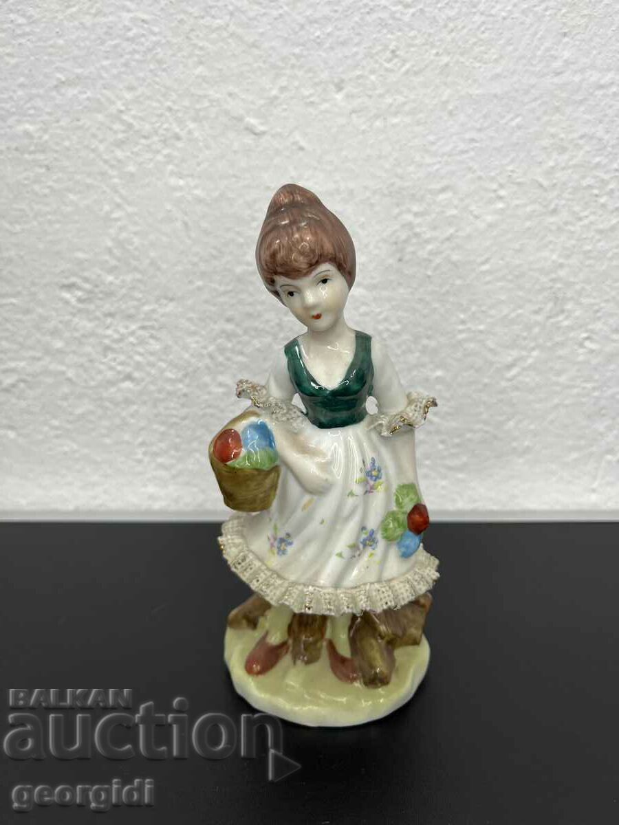 Collectible porcelain figure. #4943