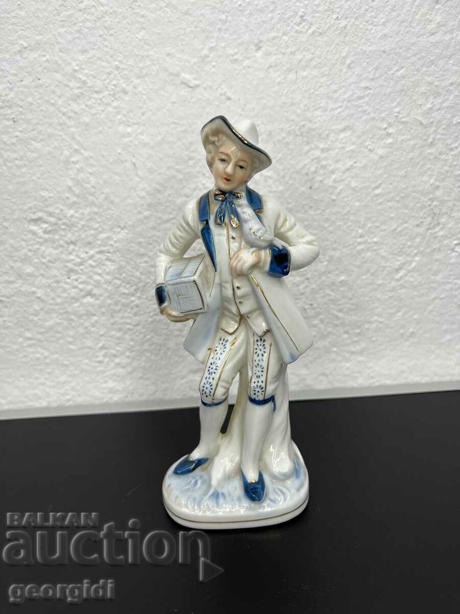 Collectible porcelain figurine. #4945