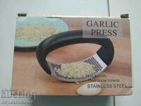 Manual garlic press + gift. New ones