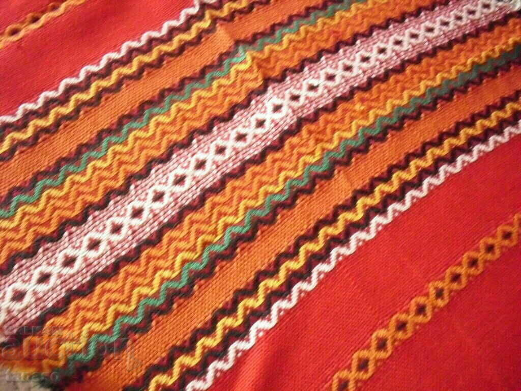 Delivery of Old small red embroidered ethnic tablecloth(8.5) Delivery of Old small red embroidered ethnic tablecloth(8.5)