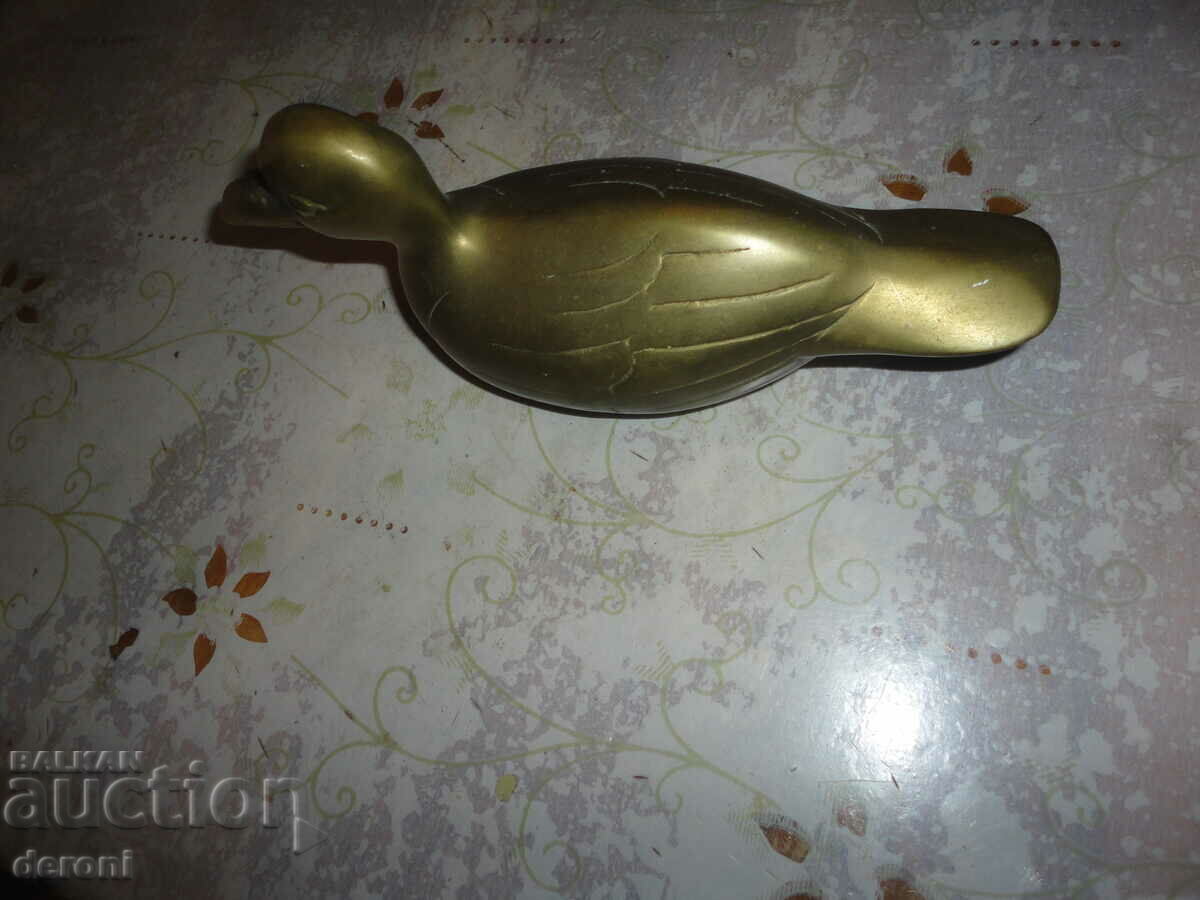 Delivery of Bronze figure plastic duck 3