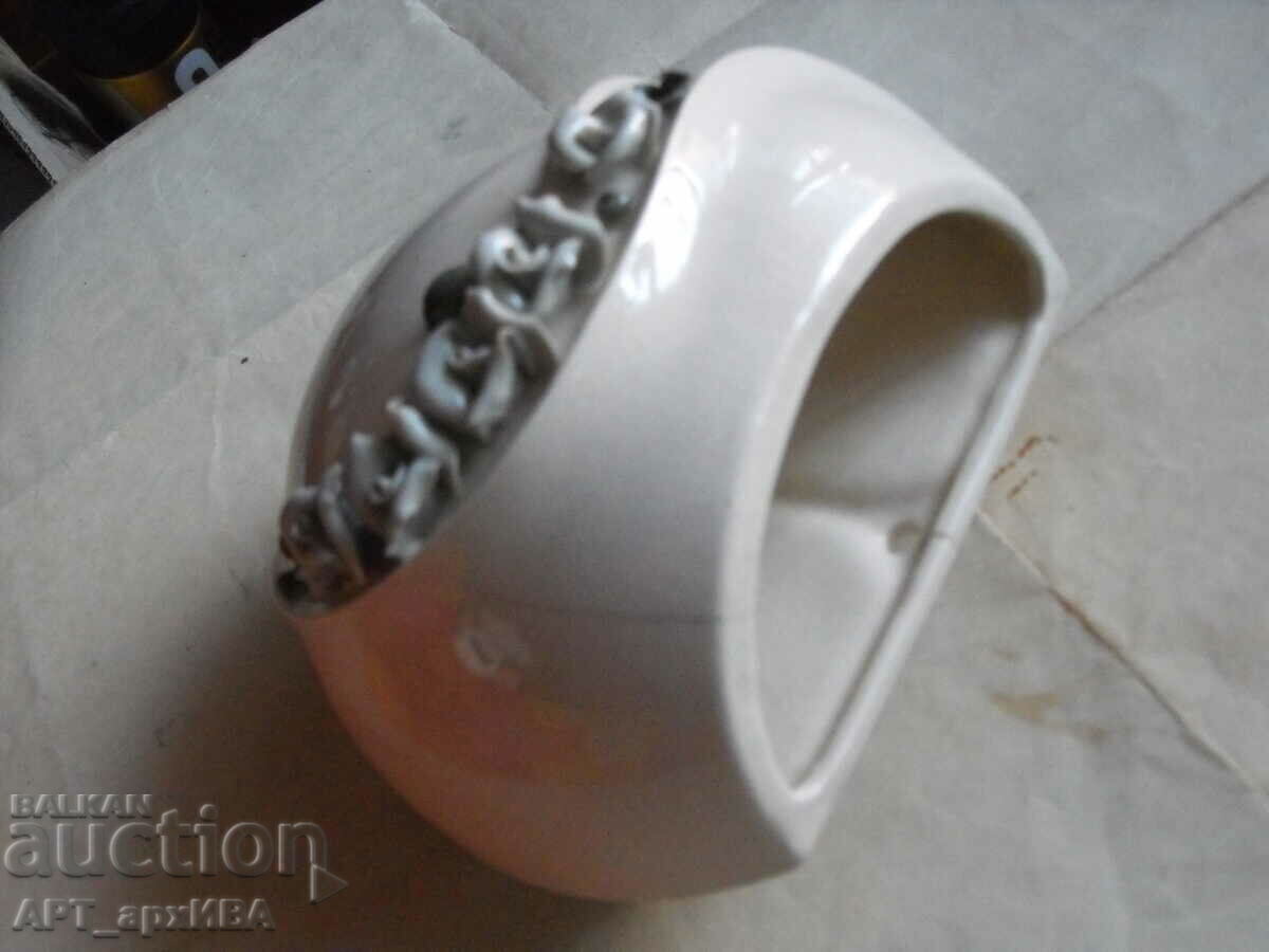 Set /2 pcs./ porcelain dishes /pockets/ for wall. with price 18.50 BGN | € 9.46 Set /2 pcs./ porcelain dishes /pockets/ for wall. with price 18.50 BGN | € 9.46