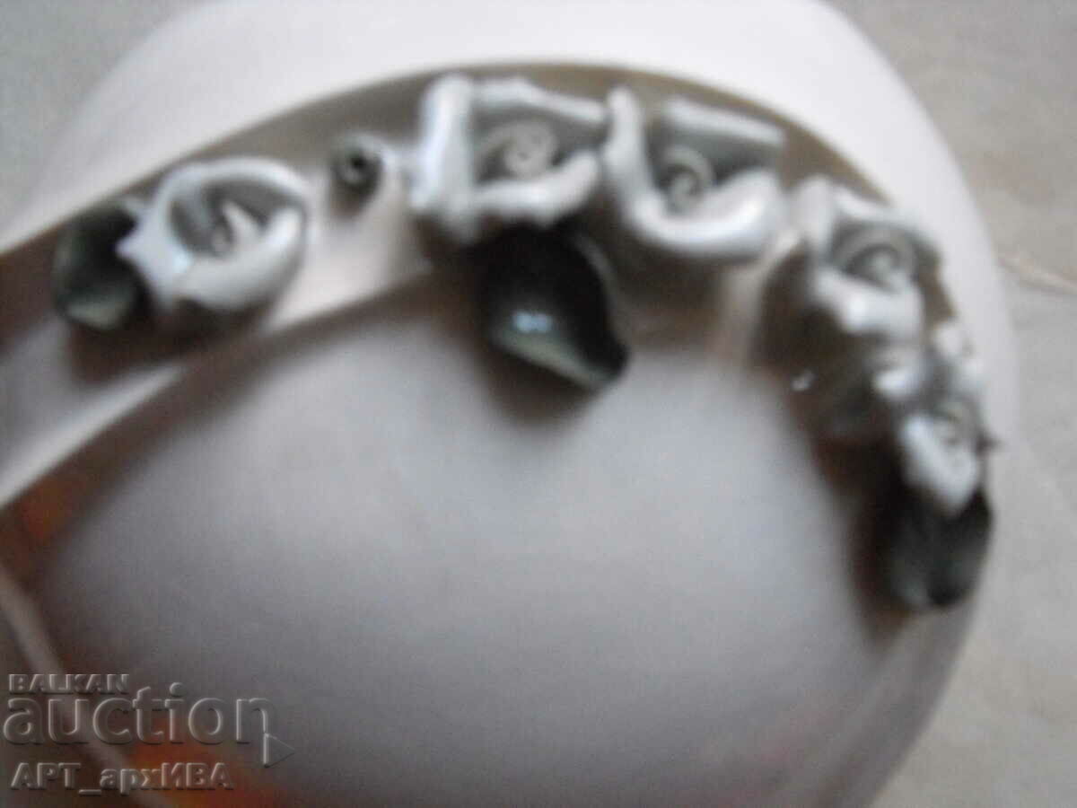 Delivery of Set /2 pcs./ porcelain dishes /pockets/ for wall. Delivery of Set /2 pcs./ porcelain dishes /pockets/ for wall.