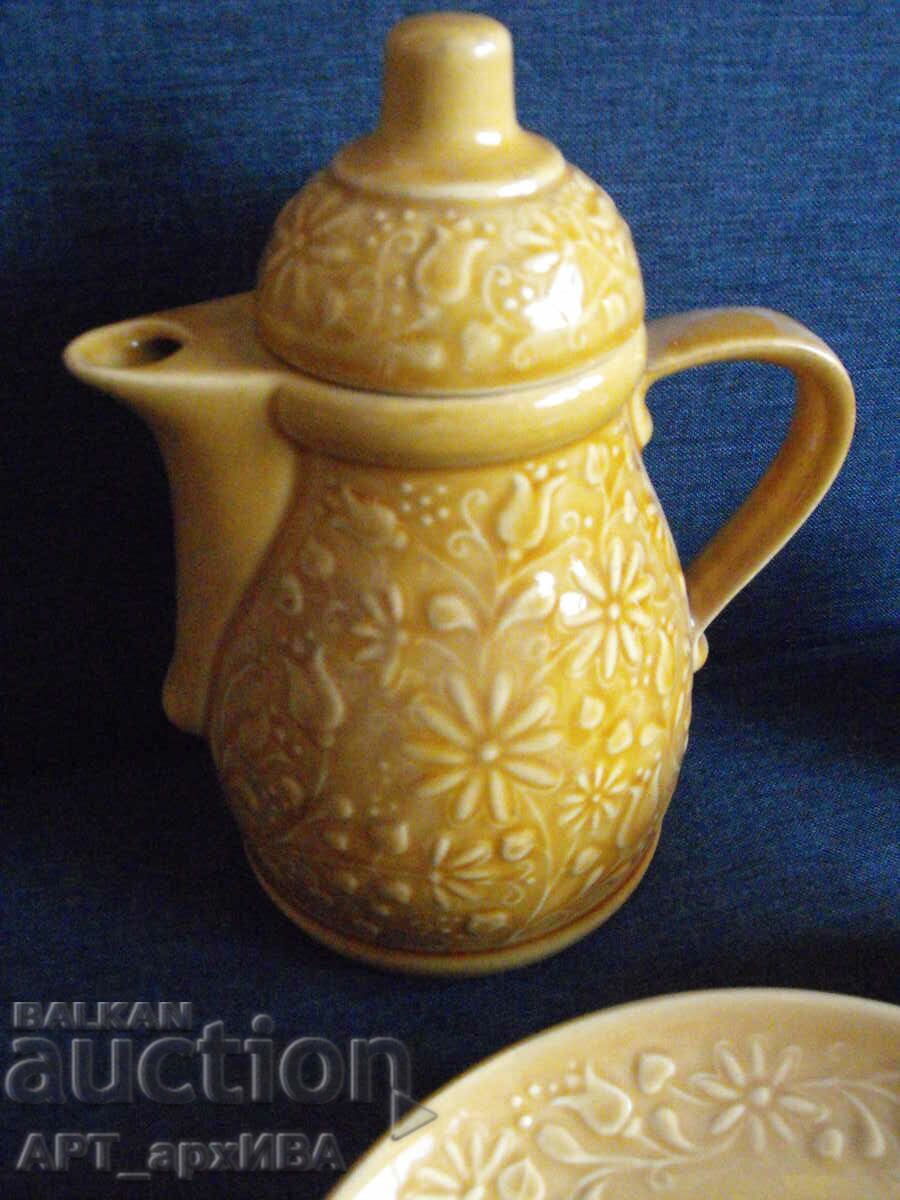 Delivery of TEA SET for 6, total of 21 vessels, porcelain.