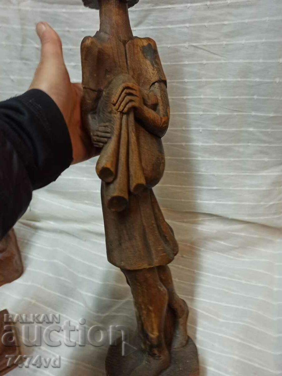 Auction INTERESTING WOODEN FIGURE OF A MUSICIAN Auction INTERESTING WOODEN FIGURE OF A MUSICIAN