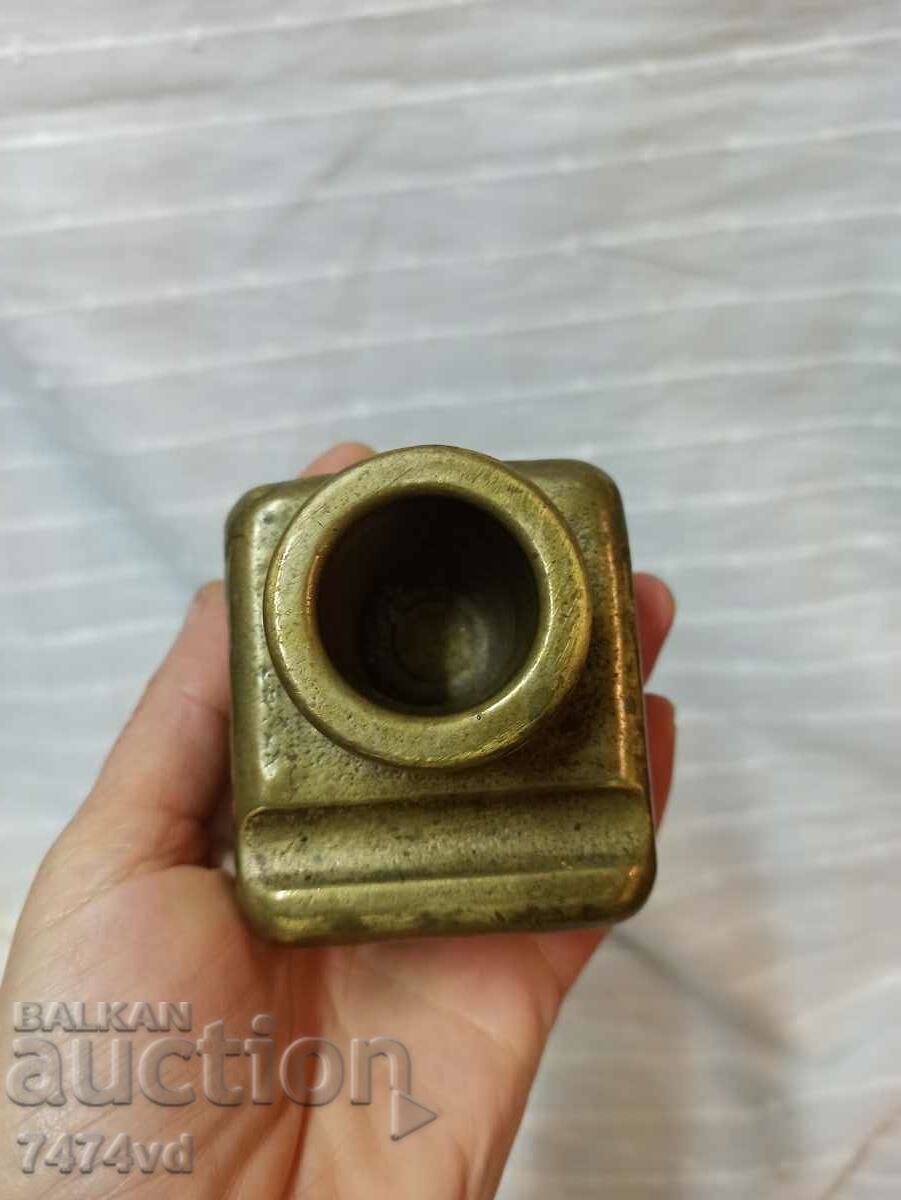 Delivery of BRONZE INK POT Delivery of BRONZE INK POT