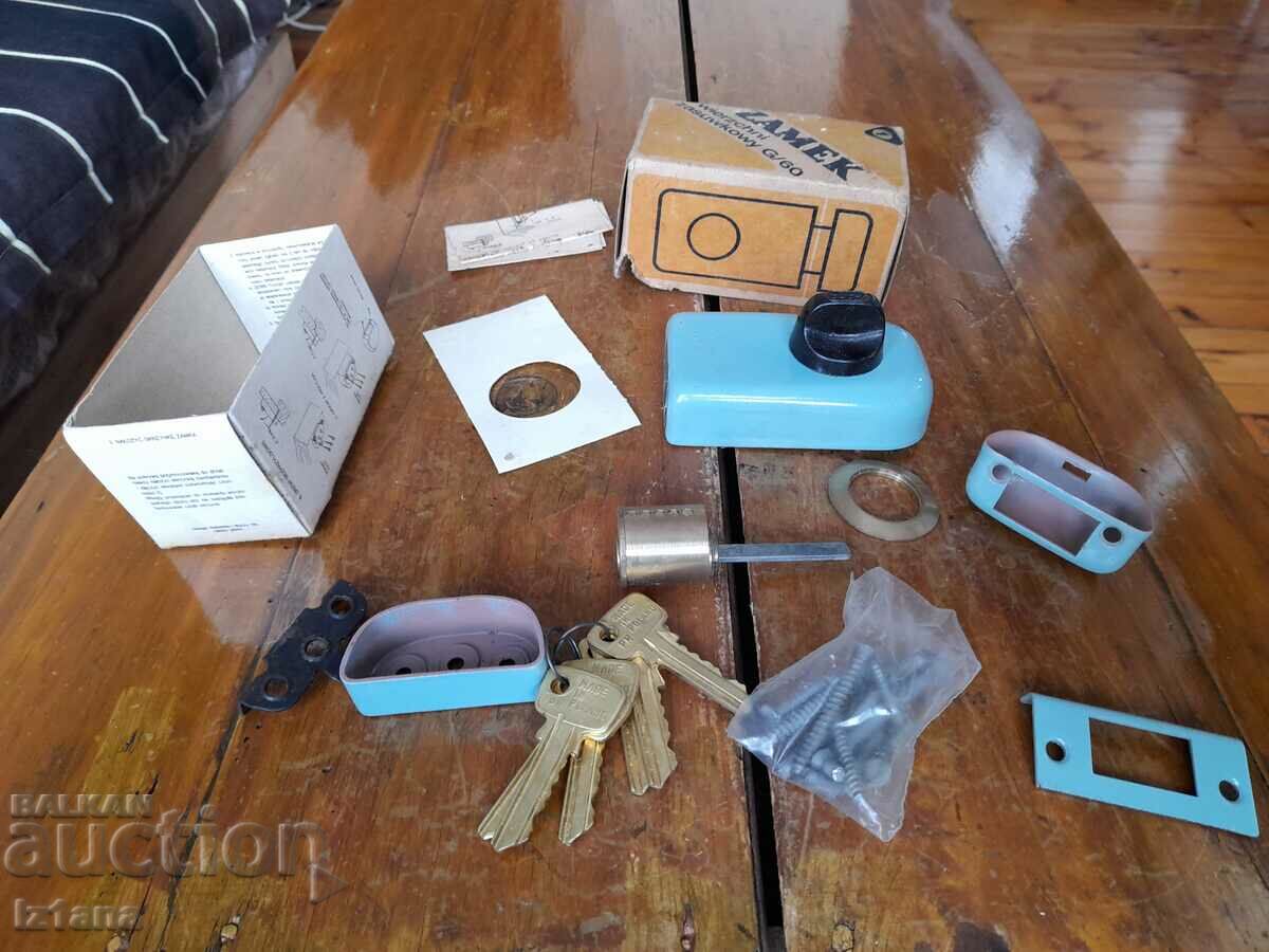 Παλιά πρόσθετη κλειδαριά, μάνδαλο Zamek με τιμή 50.00 BGN | € 25.56 Παλιά πρόσθετη κλειδαριά, μάνδαλο Zamek με τιμή 50.00 BGN | € 25.56