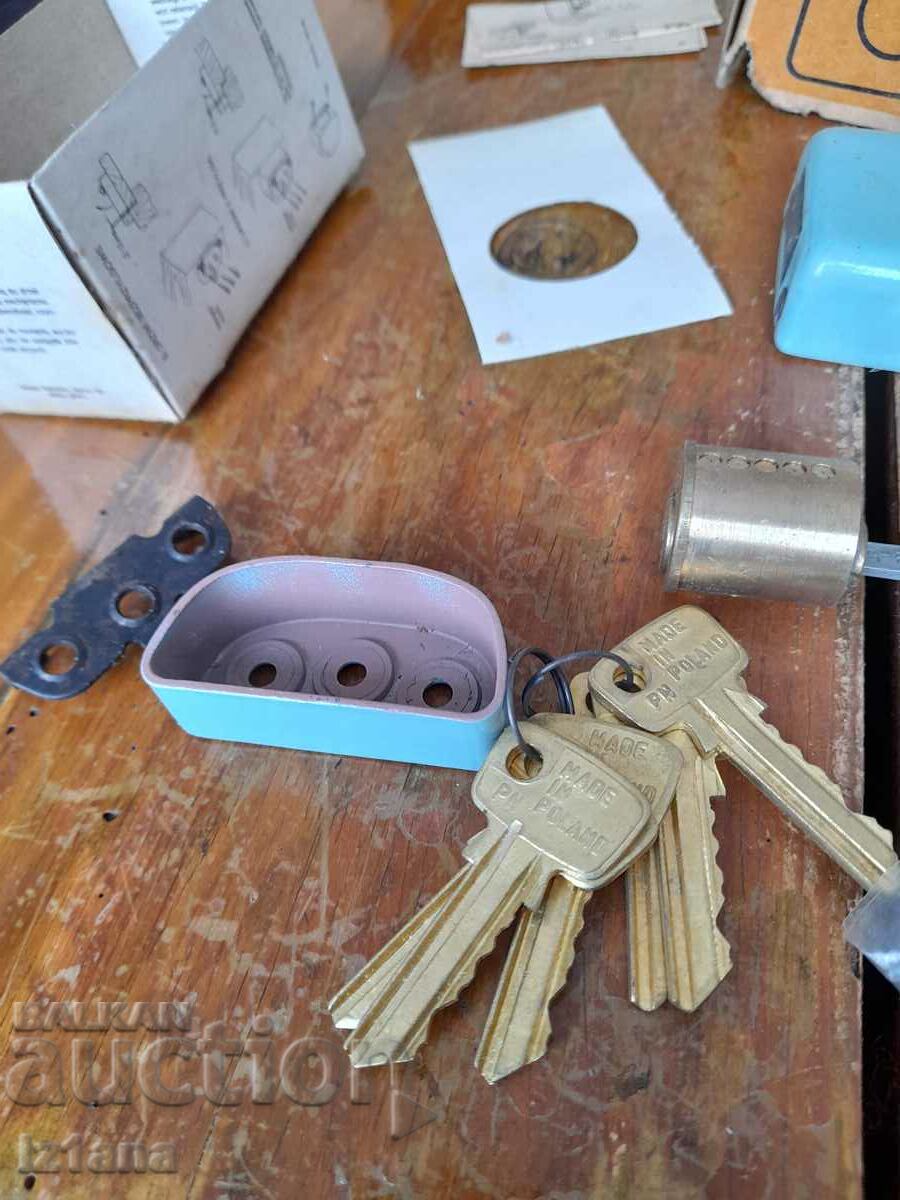 Δημοπρασία Παλιά πρόσθετη κλειδαριά, μάνδαλο Zamek Δημοπρασία Παλιά πρόσθετη κλειδαριά, μάνδαλο Zamek