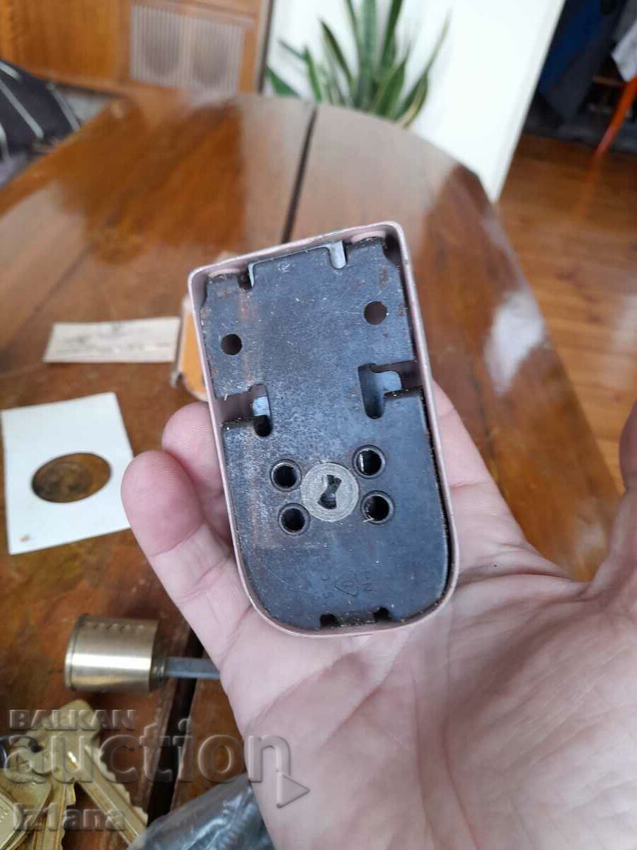 Παλιά πρόσθετη κλειδαριά, μάνδαλο Zamek - 6 Παλιά πρόσθετη κλειδαριά, μάνδαλο Zamek - 6