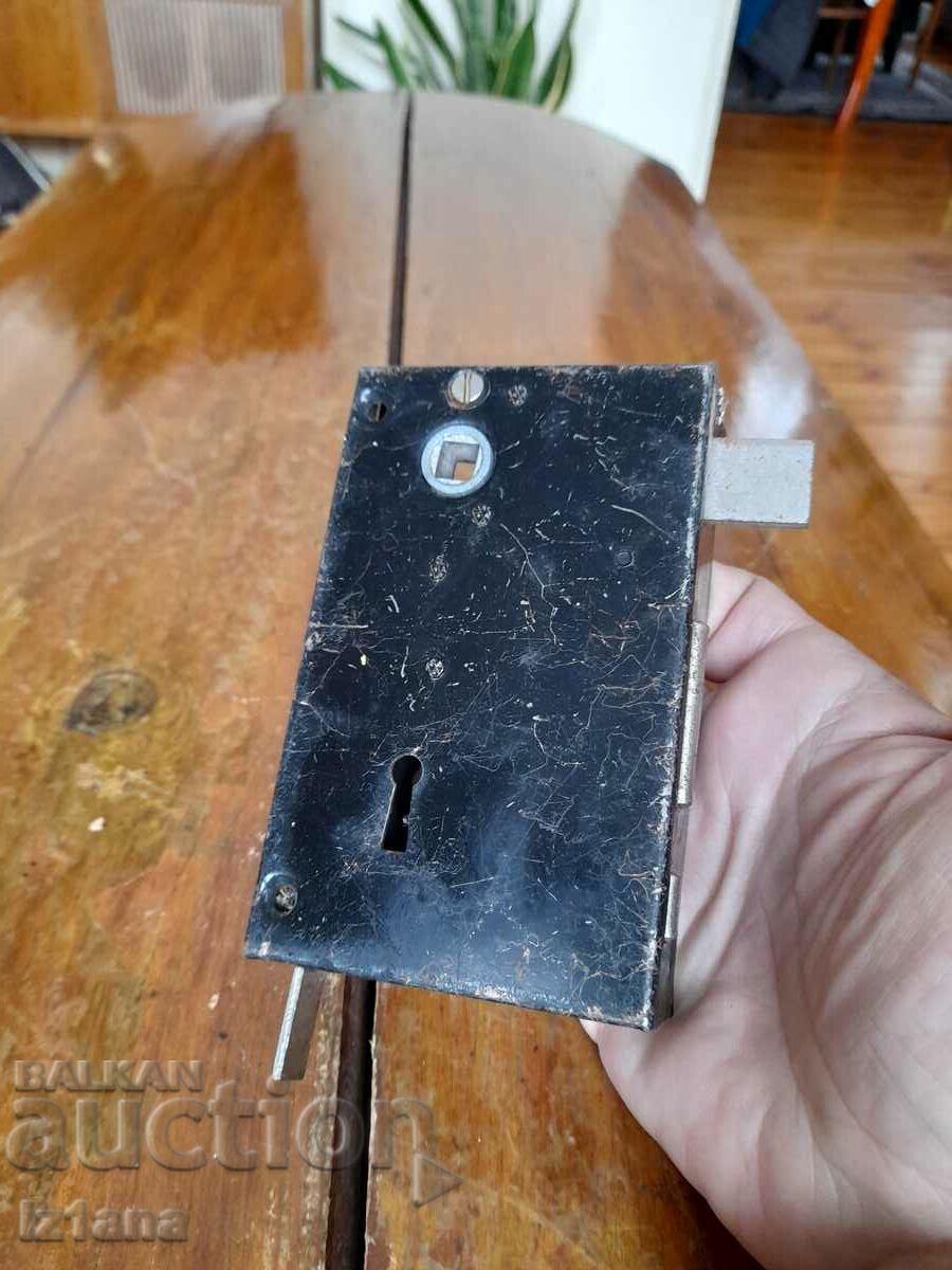 Old lock with price 15.00 BGN | € 7.67