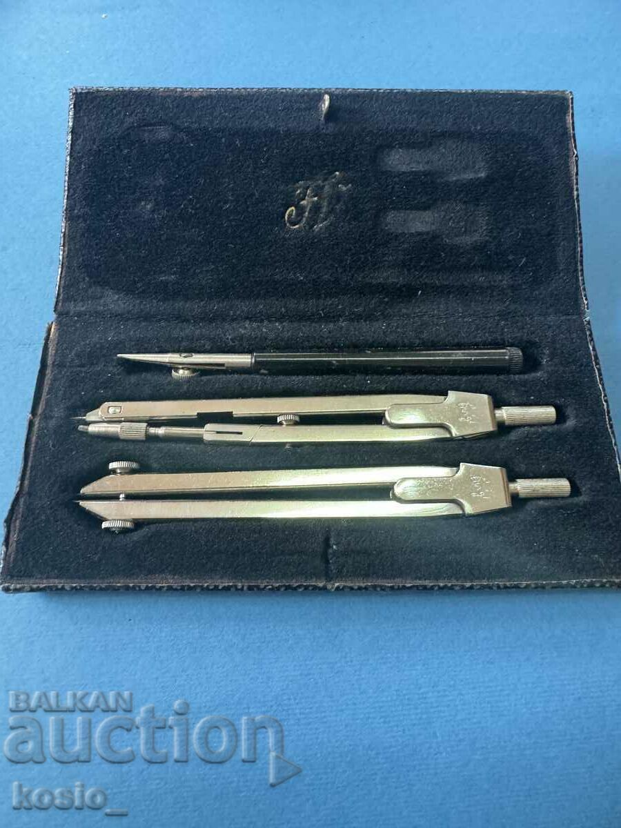A set of old calipers