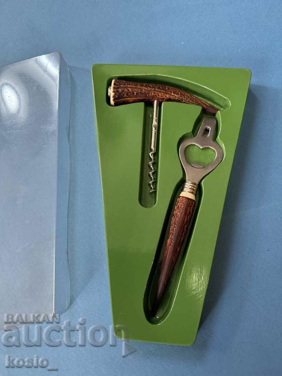 Souvenir corkscrew opener set with price 10.00 BGN | € 5.11 Souvenir corkscrew opener set with price 10.00 BGN | € 5.11