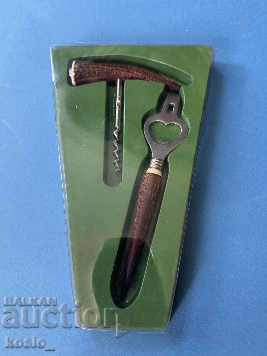 Souvenir corkscrew opener set