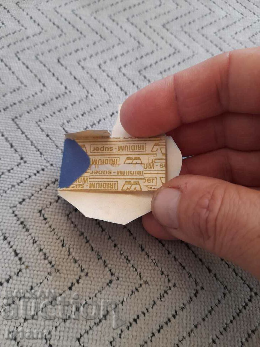 Auction Old Iridium Super razor blade Auction Old Iridium Super razor blade