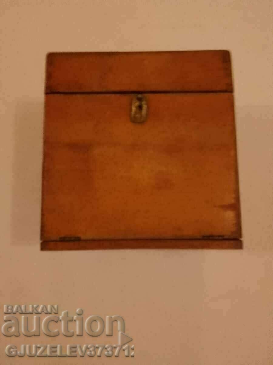 Delivery of 1900 Rare collectible Old doctor's medical chest Delivery of 1900 Rare collectible Old doctor's medical chest