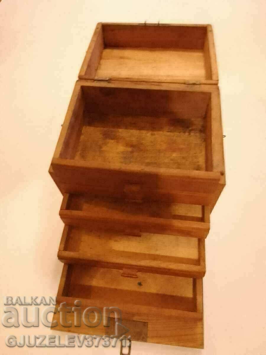 1900 Rare collectible Old doctor's medical chest 1900 Rare collectible Old doctor's medical chest