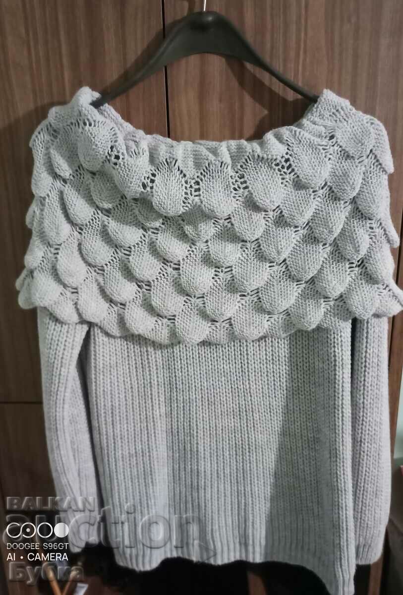 Spectacular knitted women's blouse with shawl collar