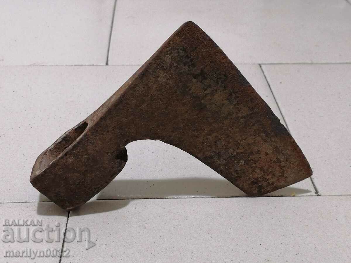 Delivery of Old ax ax satyr hatchet without sap Delivery of Old ax ax satyr hatchet without sap