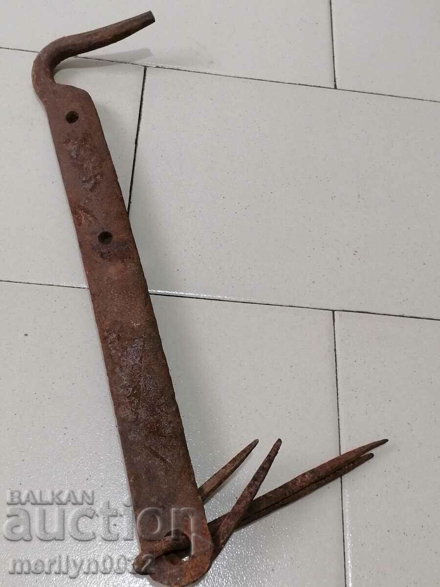 Antique wrought iron latch, lock, latch for an antique gate with price 39.00 BGN | € 19.94 Antique wrought iron latch, lock, latch for an antique gate with price 39.00 BGN | € 19.94