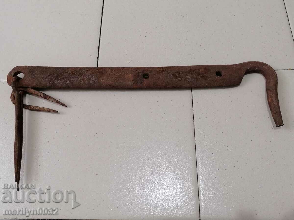 Auction Antique wrought iron latch, lock, latch for an antique gate Auction Antique wrought iron latch, lock, latch for an antique gate