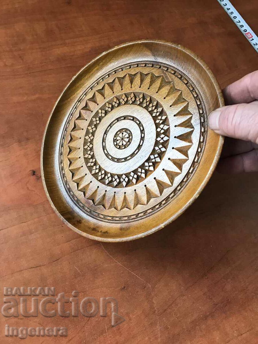 Delivery of PLATE PLATE CARVING WALNUT