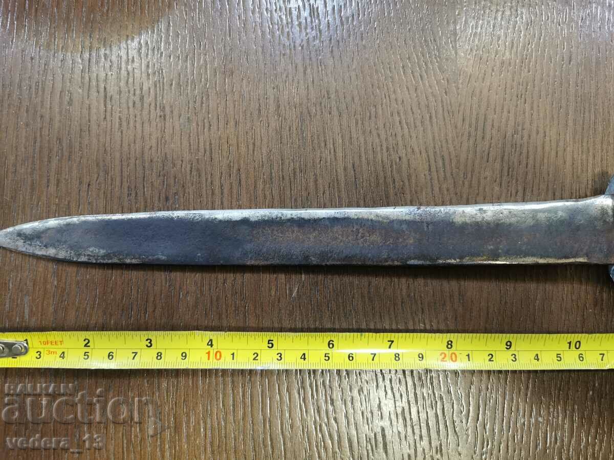 a large knife - 5