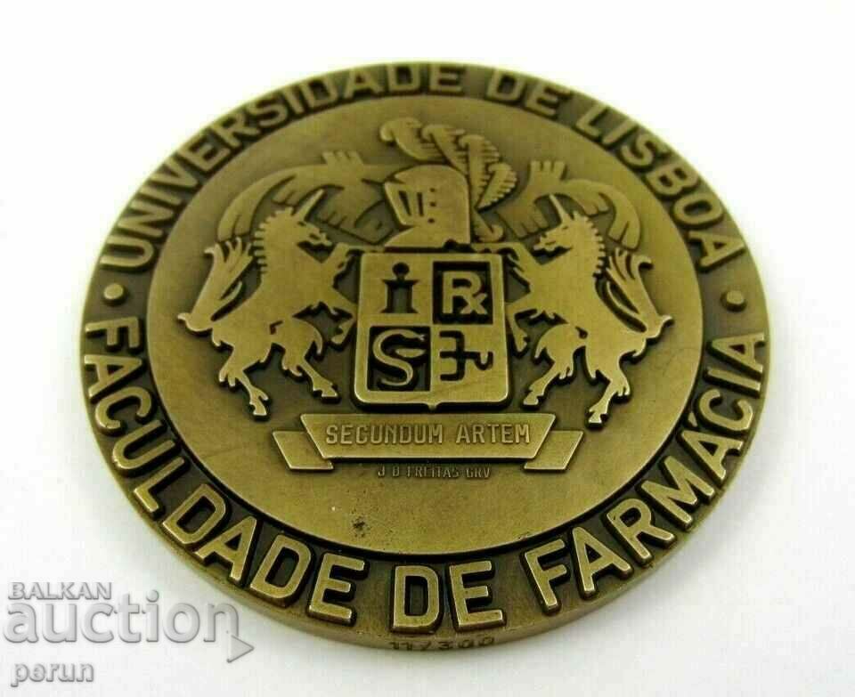 Delivery of Faculty of Pharmacy-University of Lisbon-Honor Plaque #11 Delivery of Faculty of Pharmacy-University of Lisbon-Honor Plaque #11