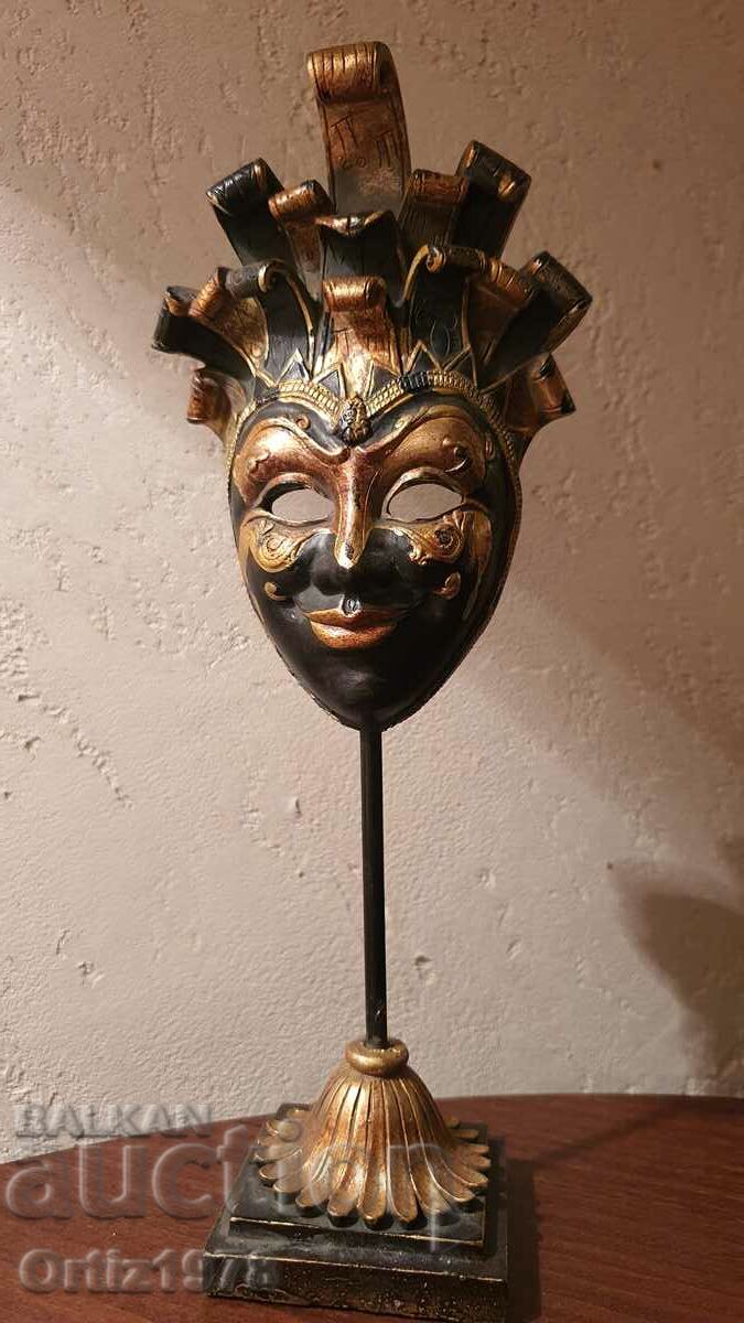 Italian Mask–Excellent!