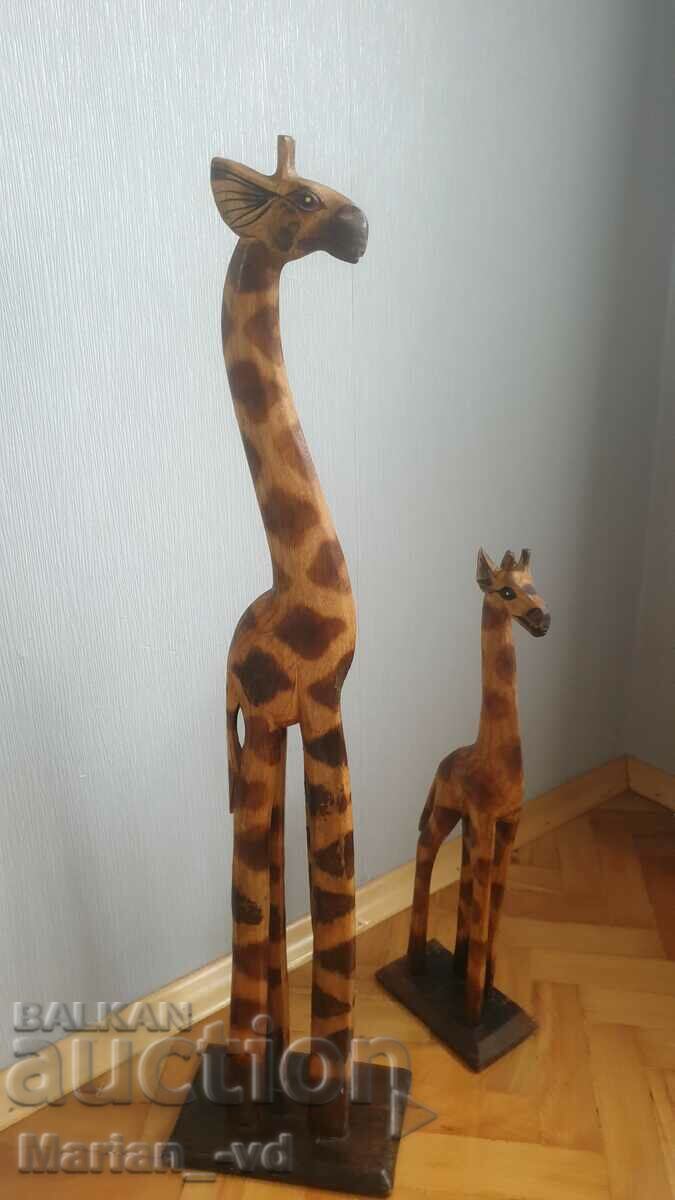 Delivery of Wooden African figures of giraffes Delivery of Wooden African figures of giraffes