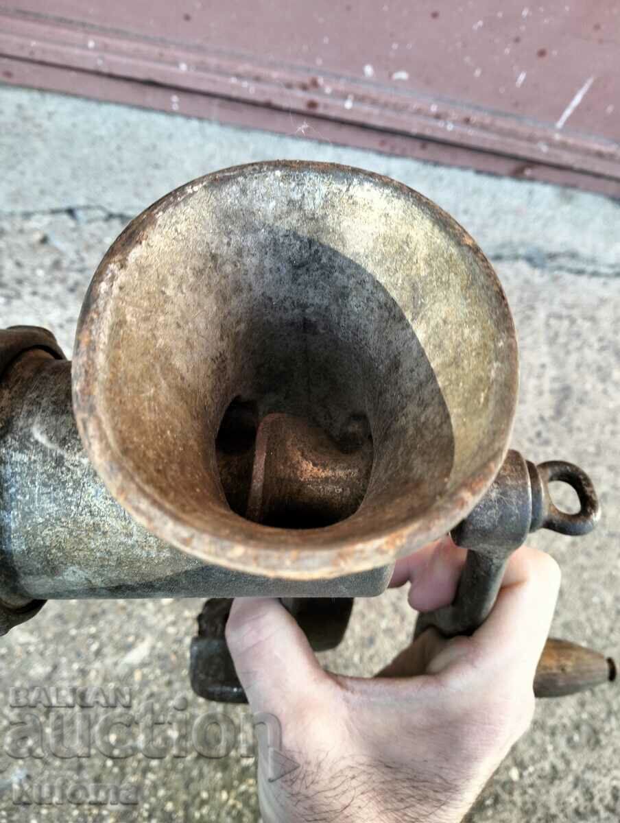 Delivery of Manual meat grinder number 8 Delivery of Manual meat grinder number 8