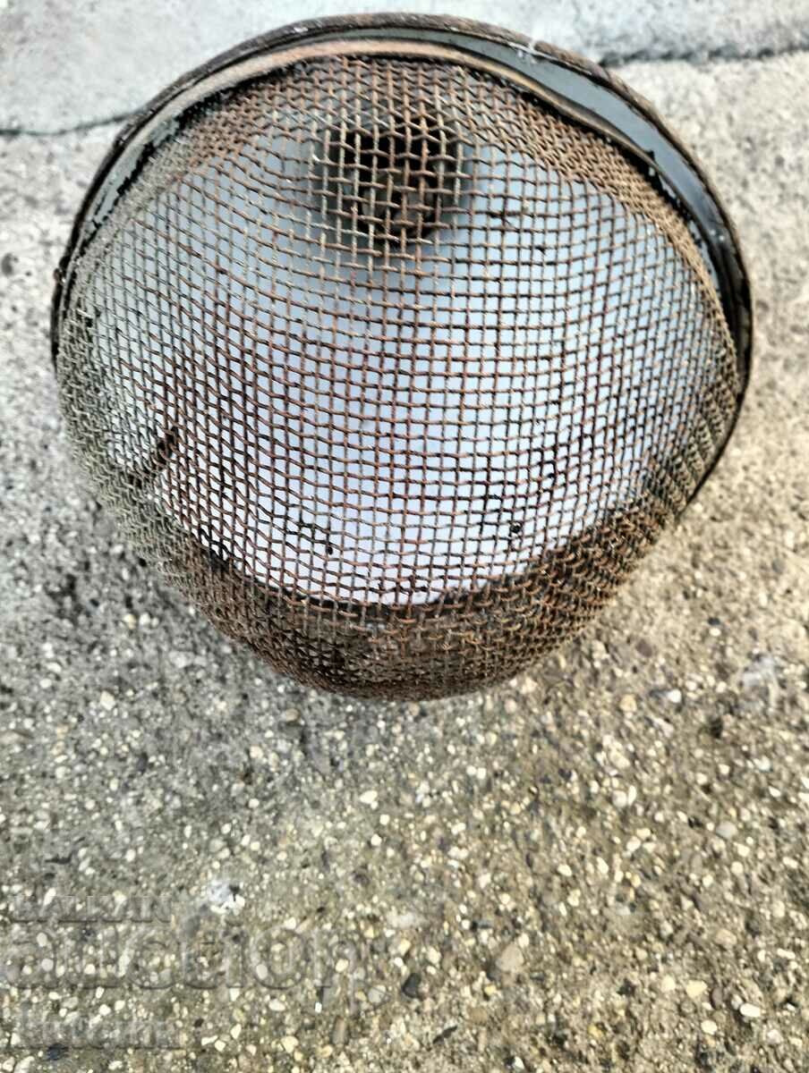 Auction Enamel lamp for warming chicks Auction Enamel lamp for warming chicks