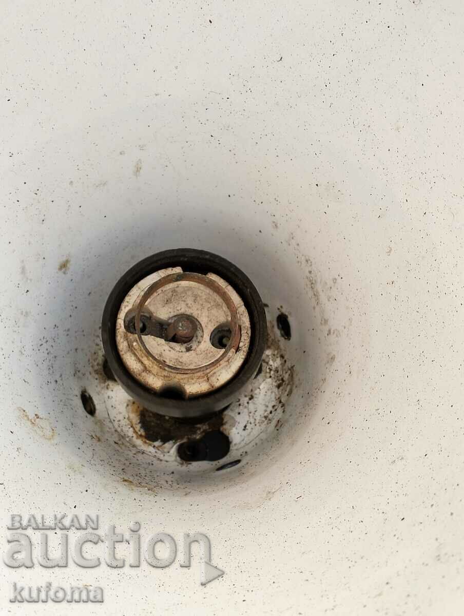 Delivery of Enamel lamp for warming chicks Delivery of Enamel lamp for warming chicks