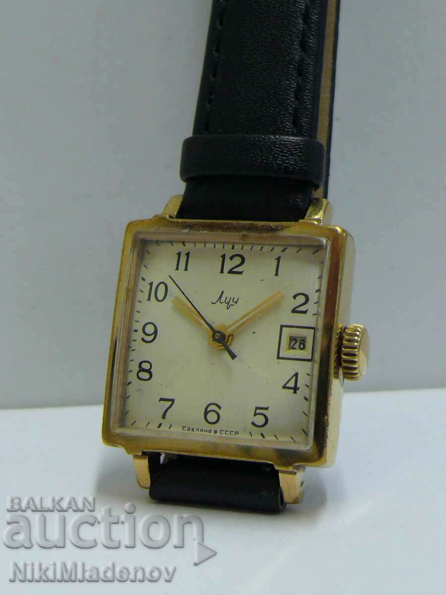 Съветски ЛУЧ Дамски позлатен ръчен часовник, с дата Работещ