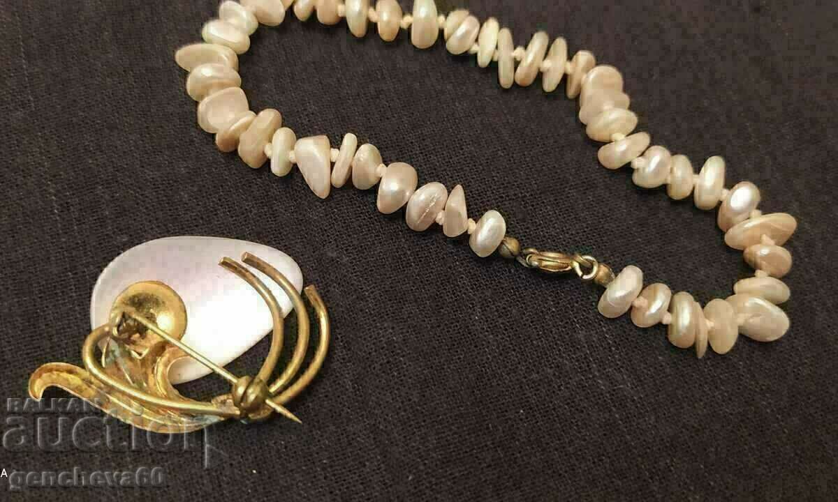 Brățară și broșă din sidef, placate cu aur cu preț € 15.00 | 29.34 BGN Brățară și broșă din sidef, placate cu aur cu preț € 15.00 | 29.34 BGN