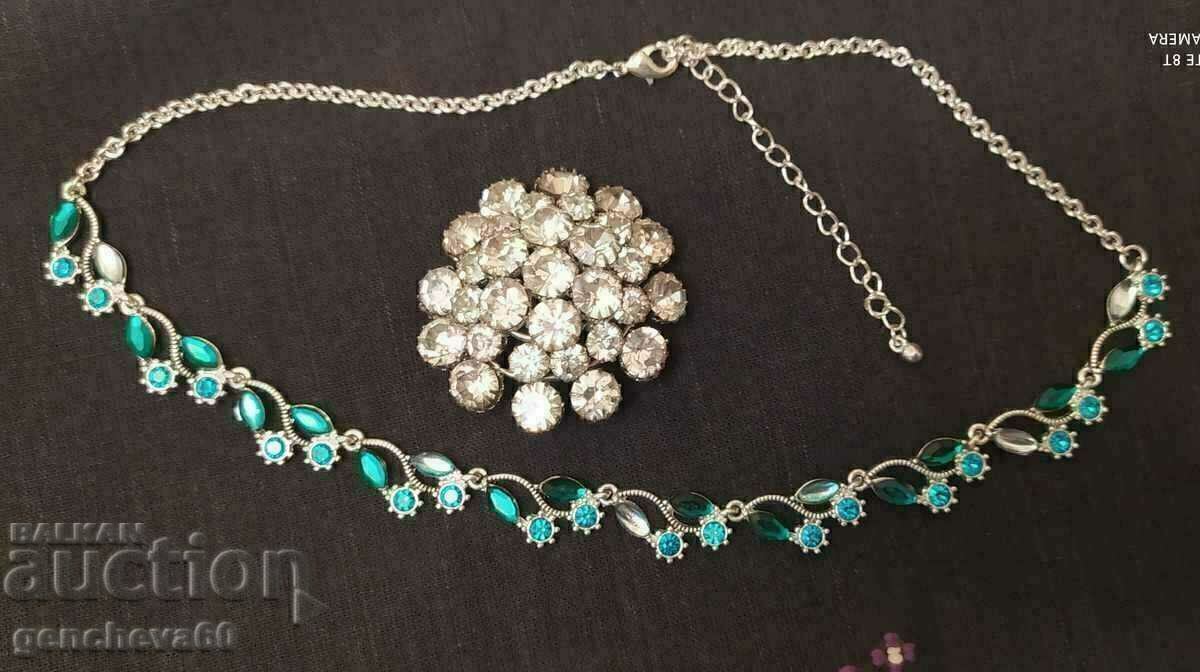 Παράδοση Vintage κρυστάλλινη καρφίτσα και κολιέ