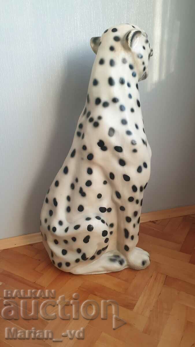 Auction Large resin figure of a leopard Auction Large resin figure of a leopard