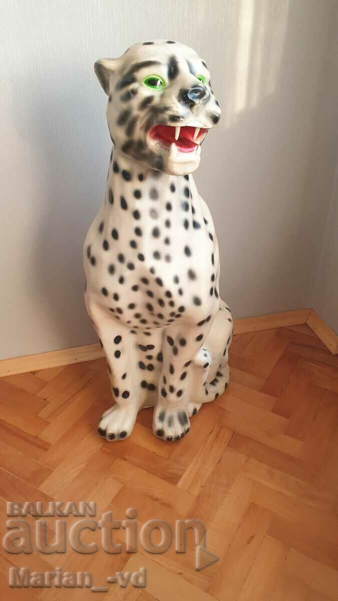 Delivery of Large resin figure of a leopard Delivery of Large resin figure of a leopard
