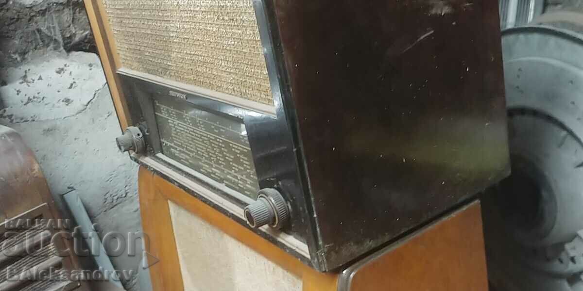 Auction Old radio Telefunken box Auction Old radio Telefunken box