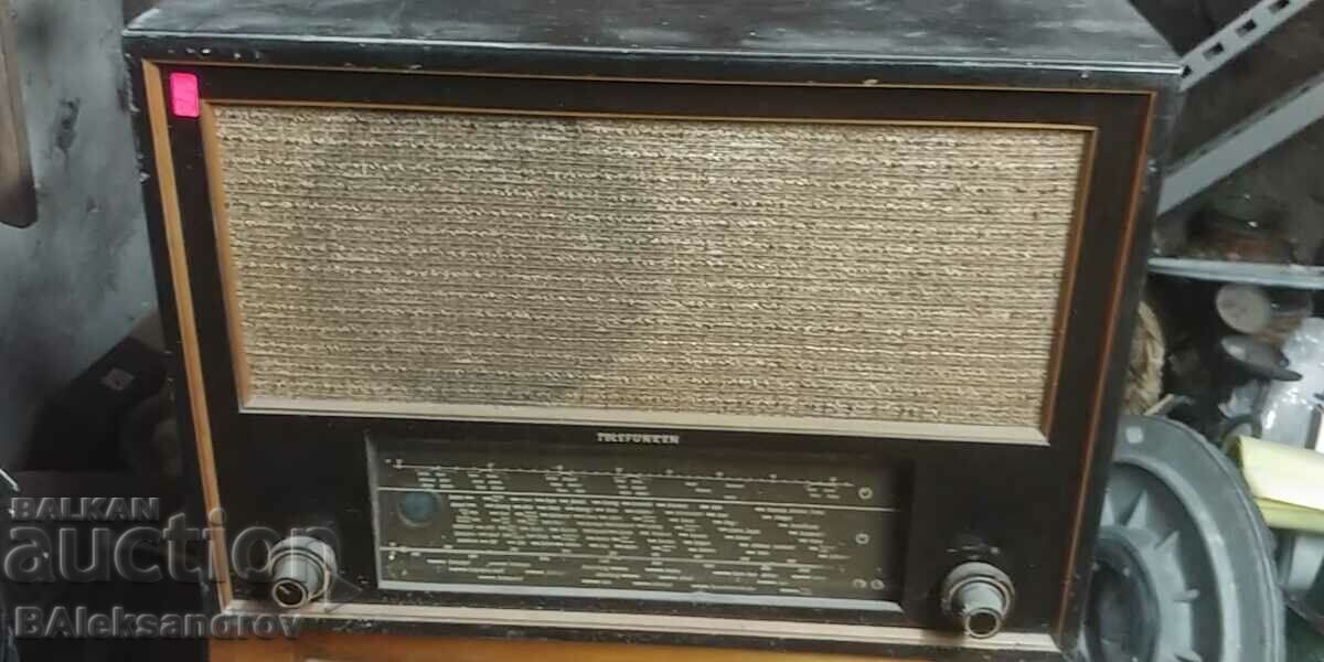 Old radio Telefunken box
