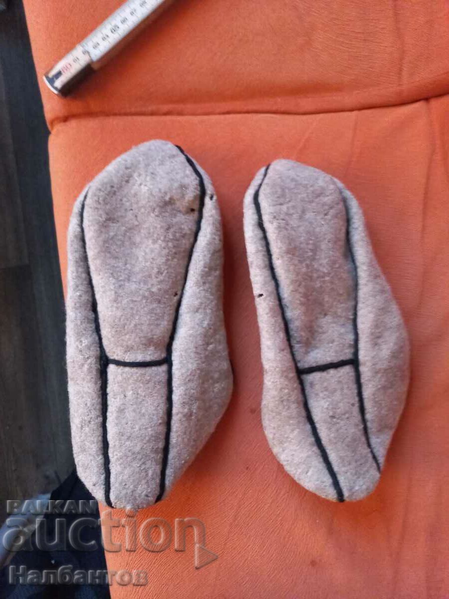 Delivery of OLD SLIPPERS GAITANLI WEAR Delivery of OLD SLIPPERS GAITANLI WEAR