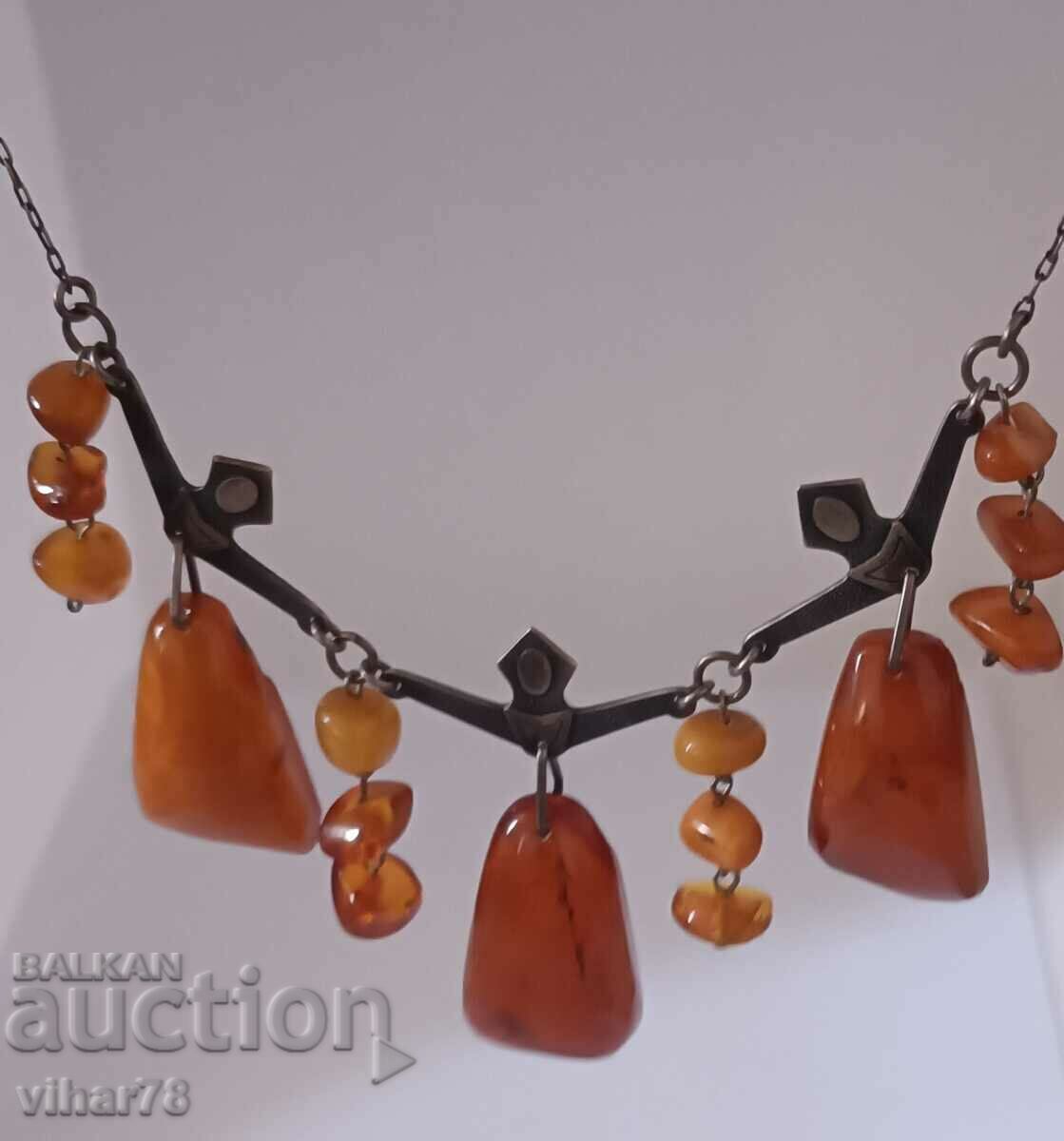 Παράδοση Παλιό ρωσικό κολιέ με κεχριμπάρι Παράδοση Παλιό ρωσικό κολιέ με κεχριμπάρι