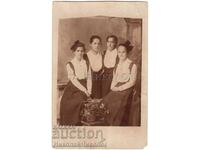 1918 OLD PHOTO KYUSTENDILUS SCHOOLCHILDREN IN STUDIO G572