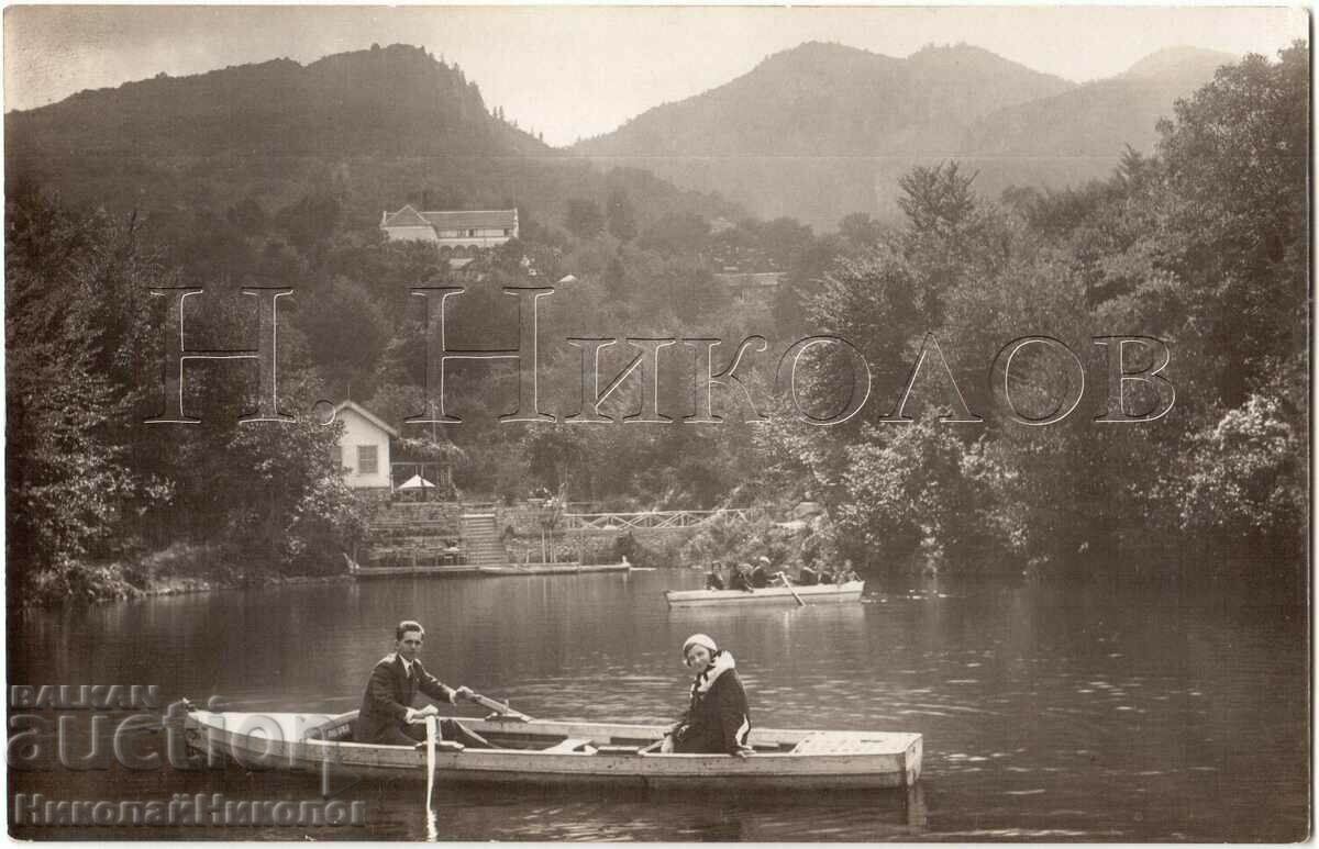 1933 OLD PHOTO KOSTENETS HOLIDAY HOUSES BOATS LAKE COTTAGES G573