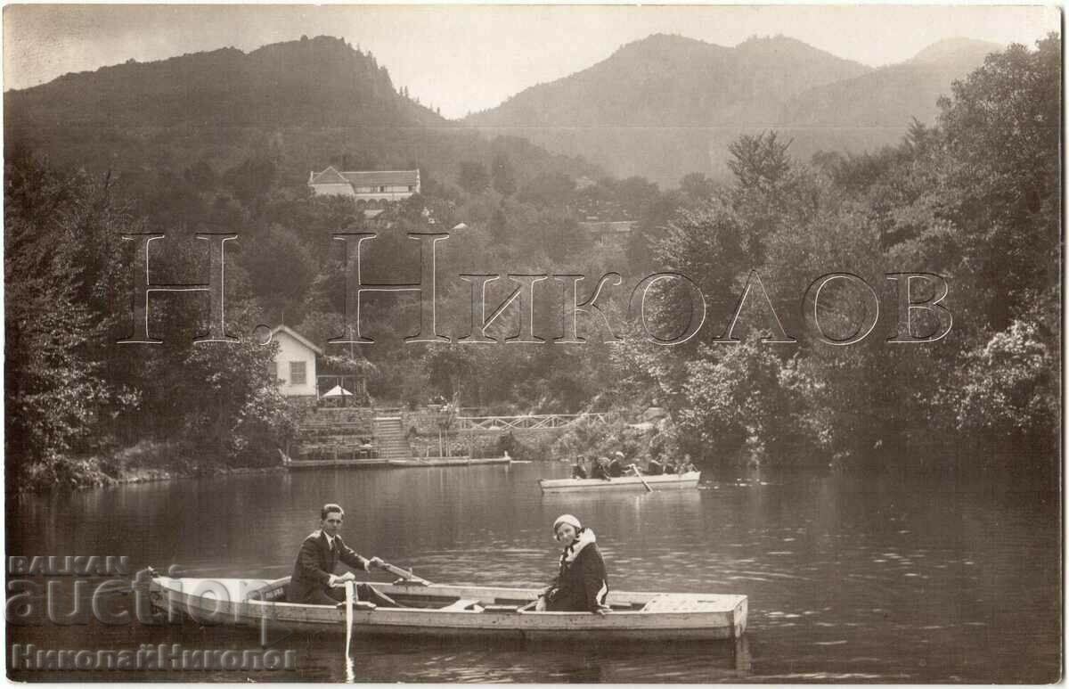 1933 OLD PHOTO KOSTENETS HOLIDAY HOUSES BOATS LAKE COTTAGES G573