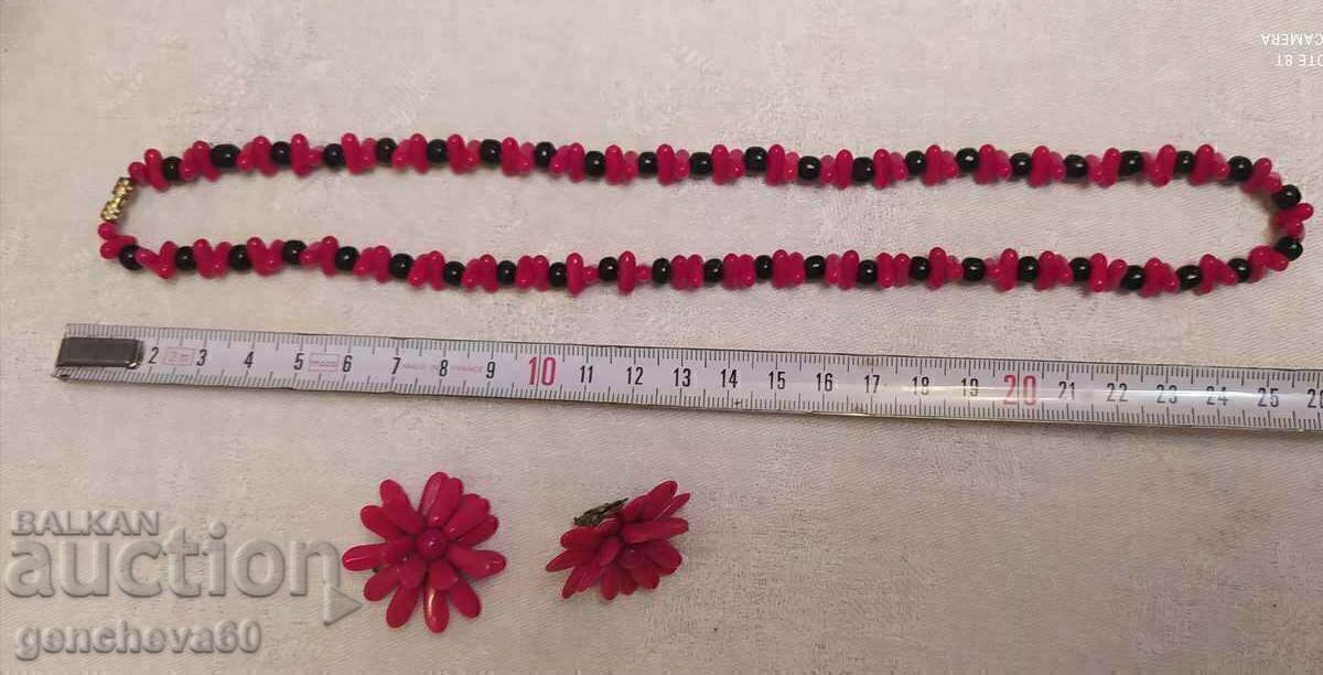 Delivery of Red coral necklace and earring set 1960s Delivery of Red coral necklace and earring set 1960s