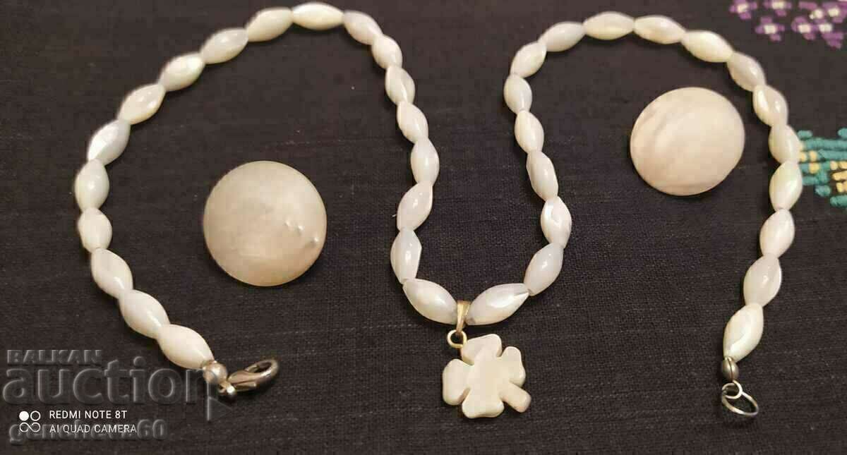 Mother of pearl bead necklace and earrings Mother of pearl bead necklace and earrings